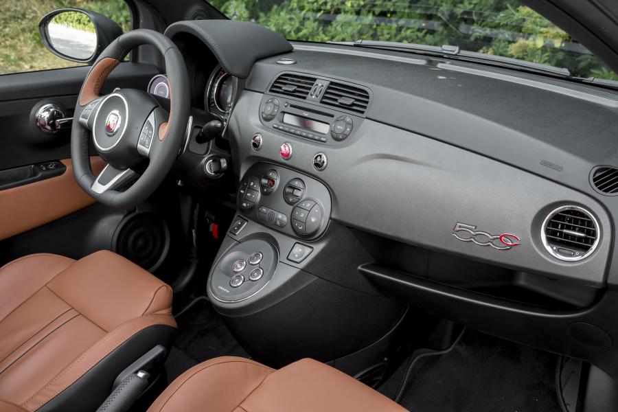 Интерьер Abarth 595C Competizione 2012 года  (фото 29 из 41)